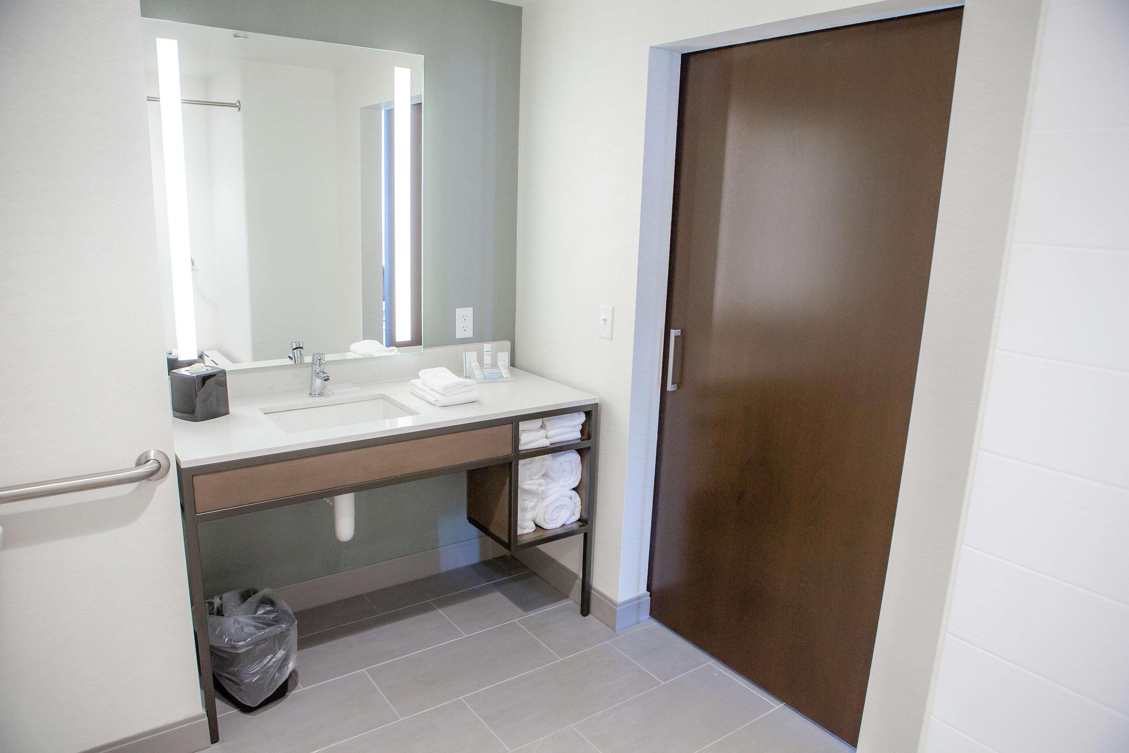 Hilton Garden Inn Corning Downtown Экстерьер фото
