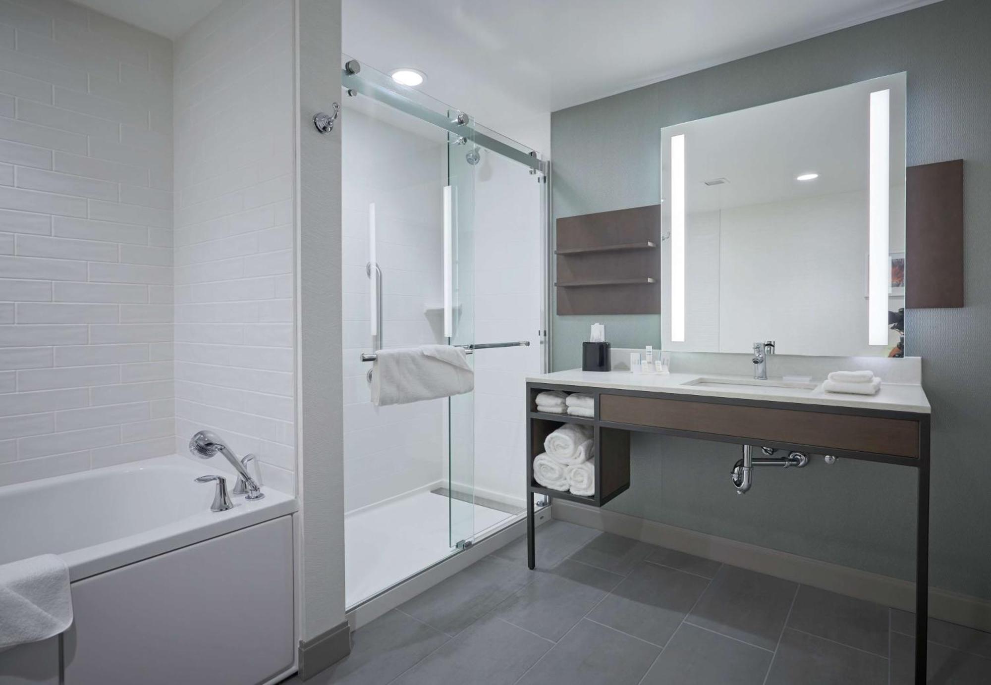 Hilton Garden Inn Corning Downtown Экстерьер фото